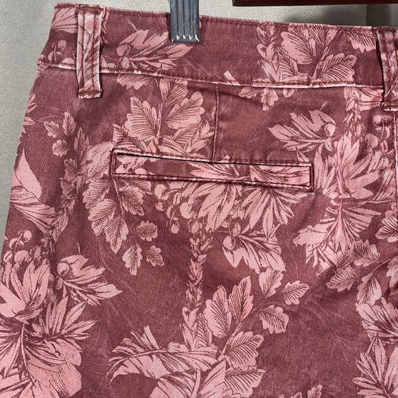 Ana Mid-Rise Twill Shorts tropical pattern - Picture 3 of 4